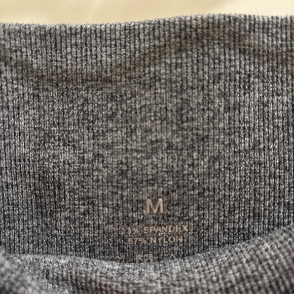 NVGTN Camo Seamless Gray Ribbed Camouflage Printed Leggings Medium 23” - Picture 4 of 4